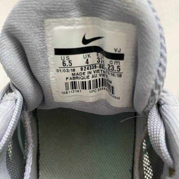 Nike Sneakers Girls Size 4 (Gray & Mint Green) *Excellent Condition* - Picture 4 of 7